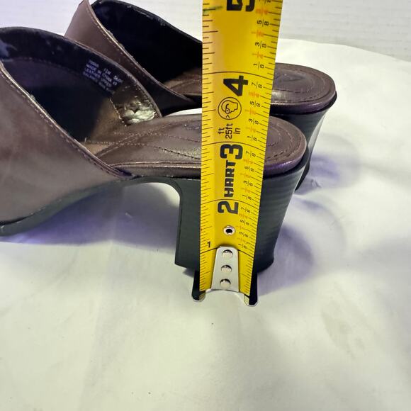 Clarks Brown Mules with Heel and closed toe SZ 7.5 - Picture 6 of 9